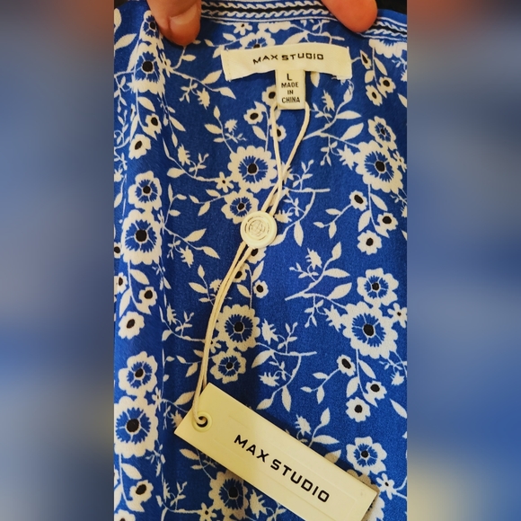 New with tags Max Studio Floral Blue Wrap Dress - Picture 4 of 5